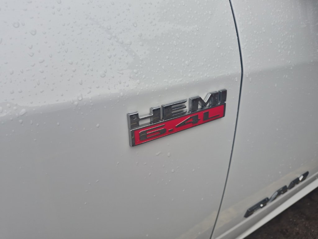 Used 2022 RAM 3500 Tradesman w/ Chrome Appearance Group AWD/4WD image 8