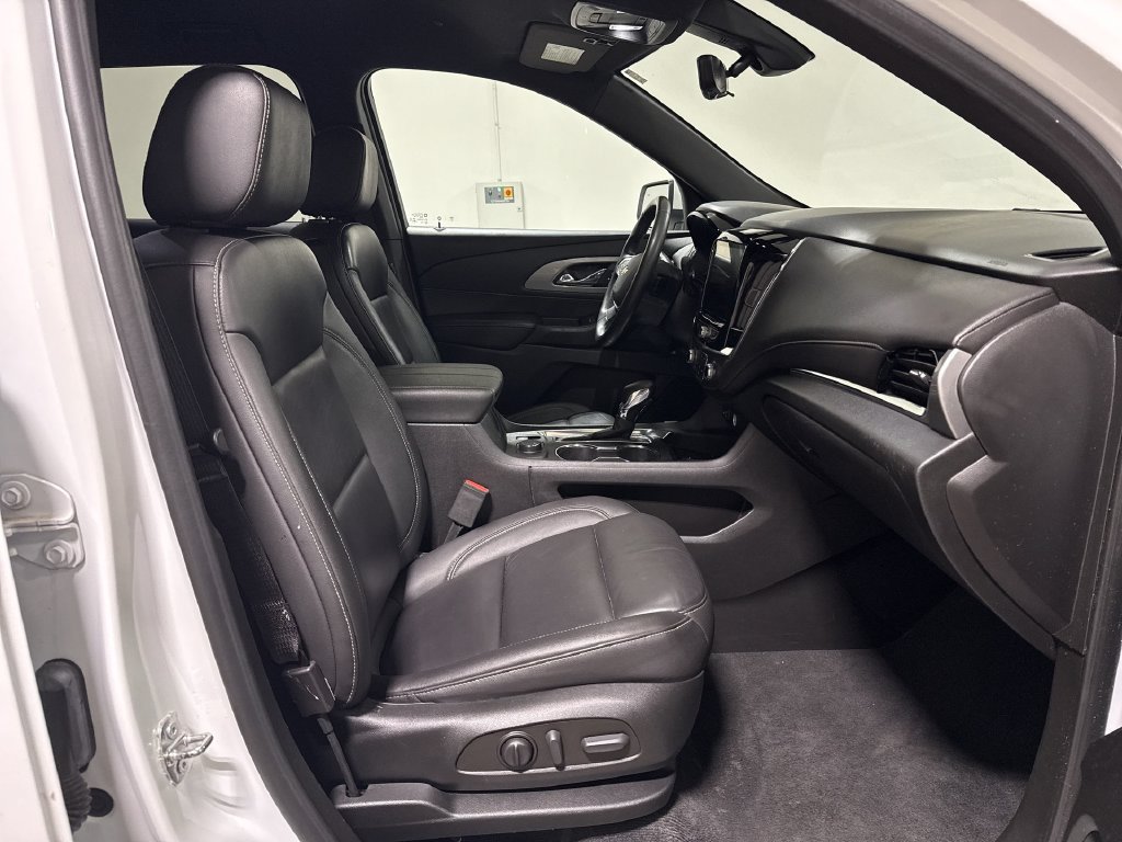 Used 2023 Chevrolet Traverse LT w/ LT Premium Package AWD/4WD image 22