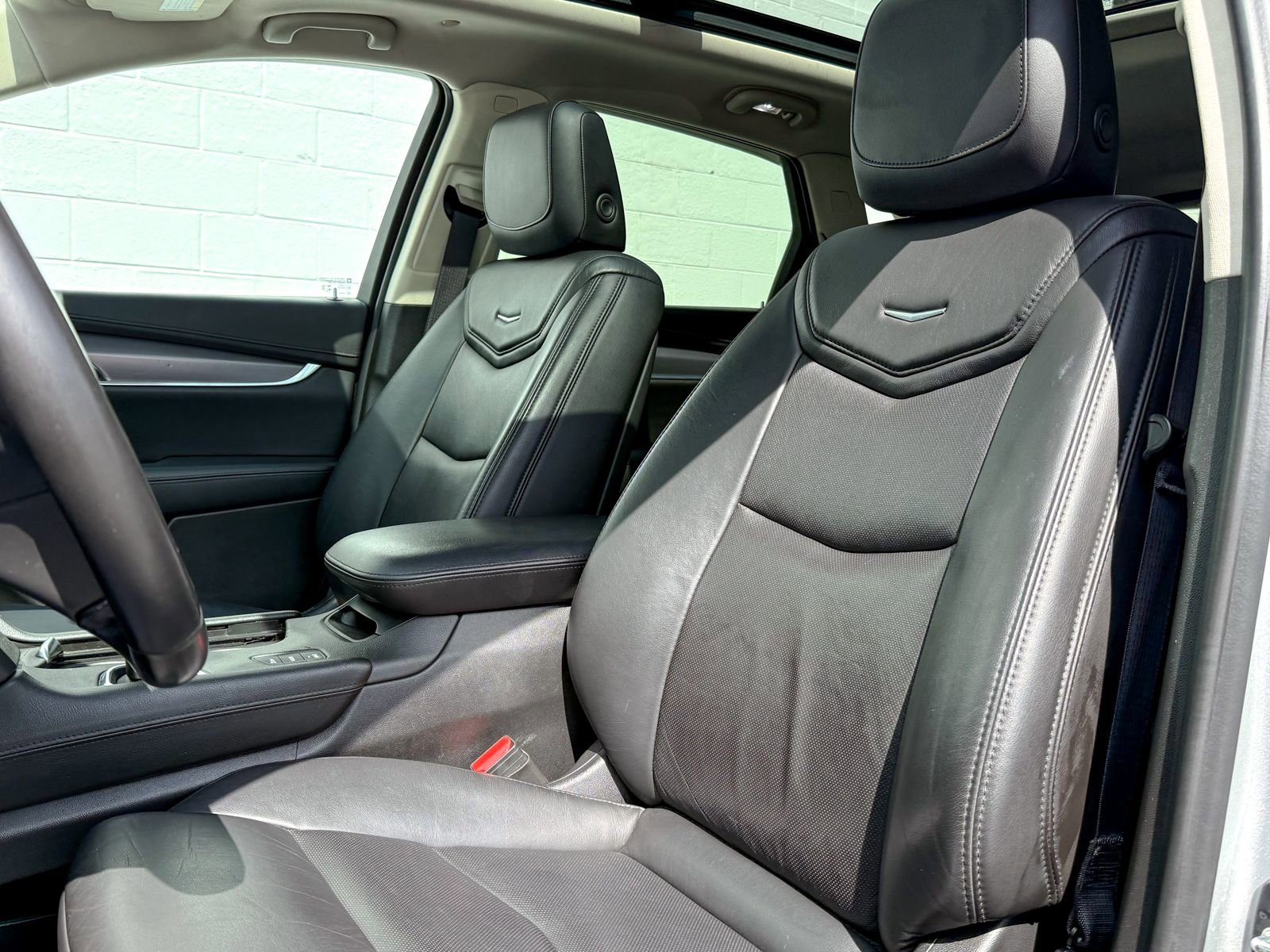 Certified 2018 Cadillac XT5 Luxury w/ Driver Awareness Package image 15