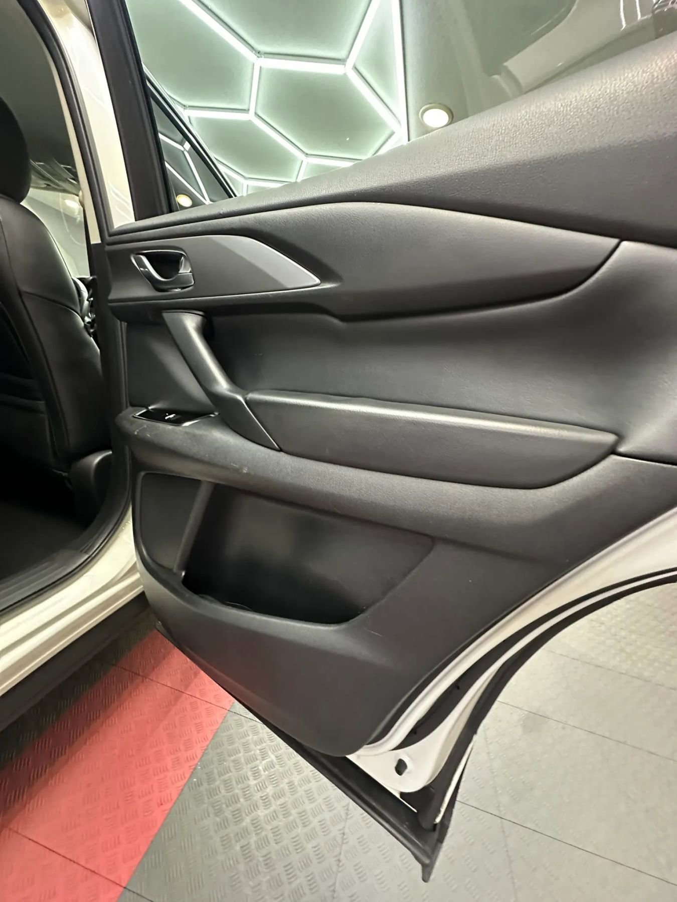 Used 2018 MAZDA CX-9 Touring FWD image 30