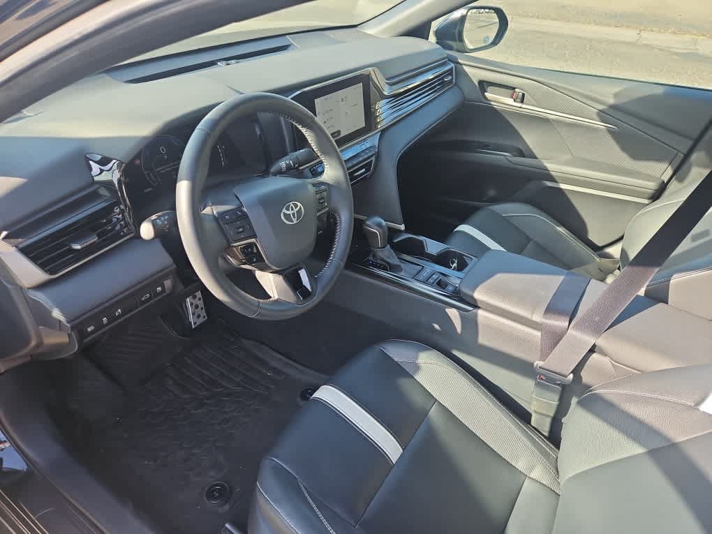 Used 2025 Toyota Camry SE w/ Convenience Package FWD image 14
