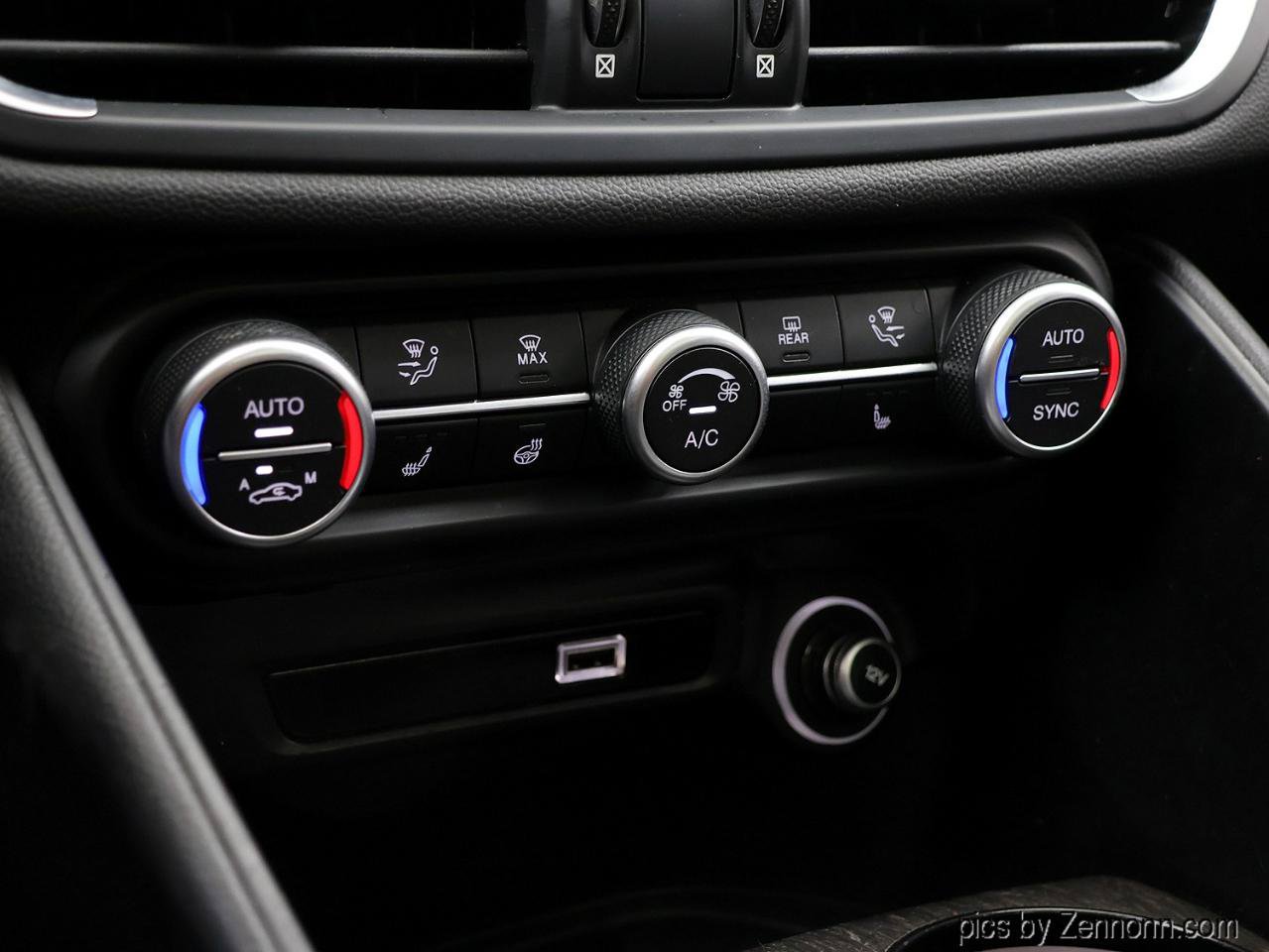 Used 2022 Alfa Romeo Giulia Ti AWD/4WD image 22