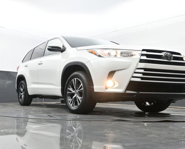 Used 2018 Toyota Highlander Plus FWD image 27