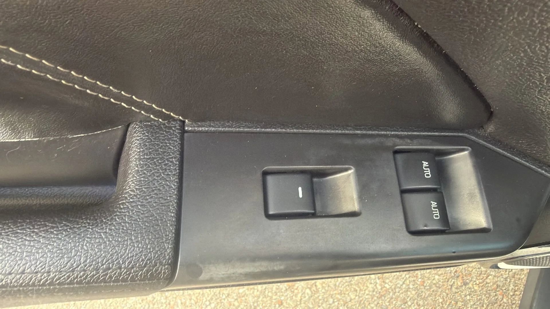 Used 2010 Ford Mustang GT Premium image 14