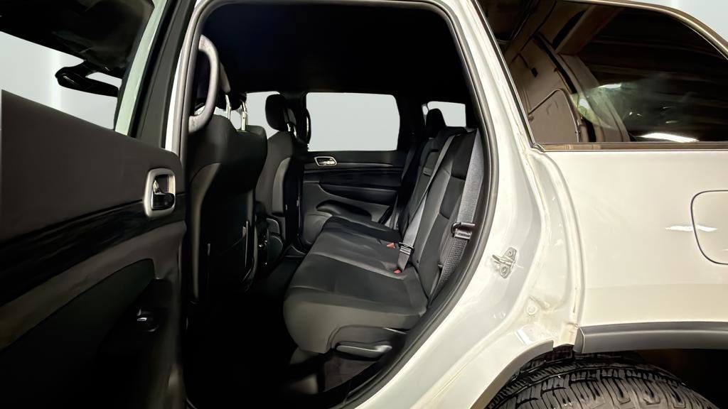 Used 2019 Jeep Grand Cherokee Laredo image 33