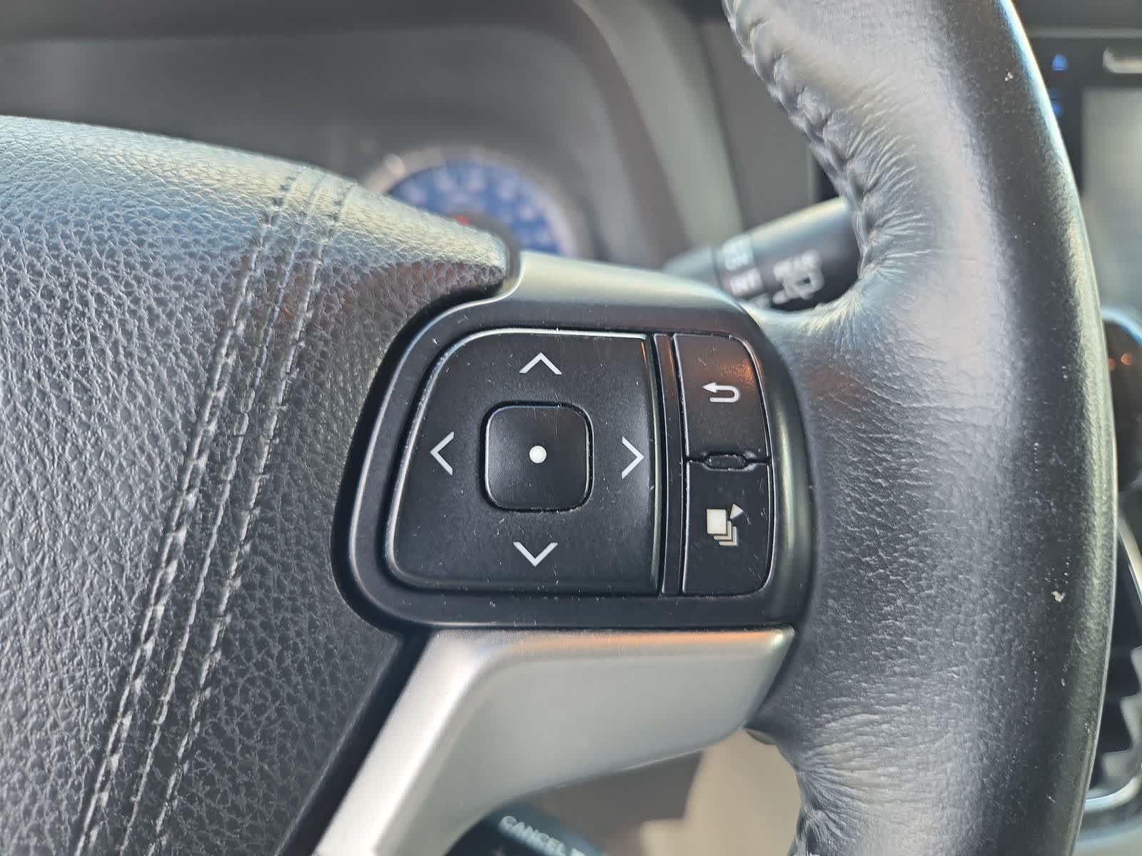 Used 2015 Toyota Sienna XLE w/ XLE Navigation Package FWD image 25