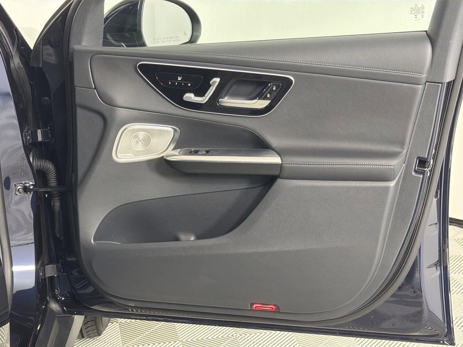 Used 2024 Mercedes-Benz GLC 300 image 31