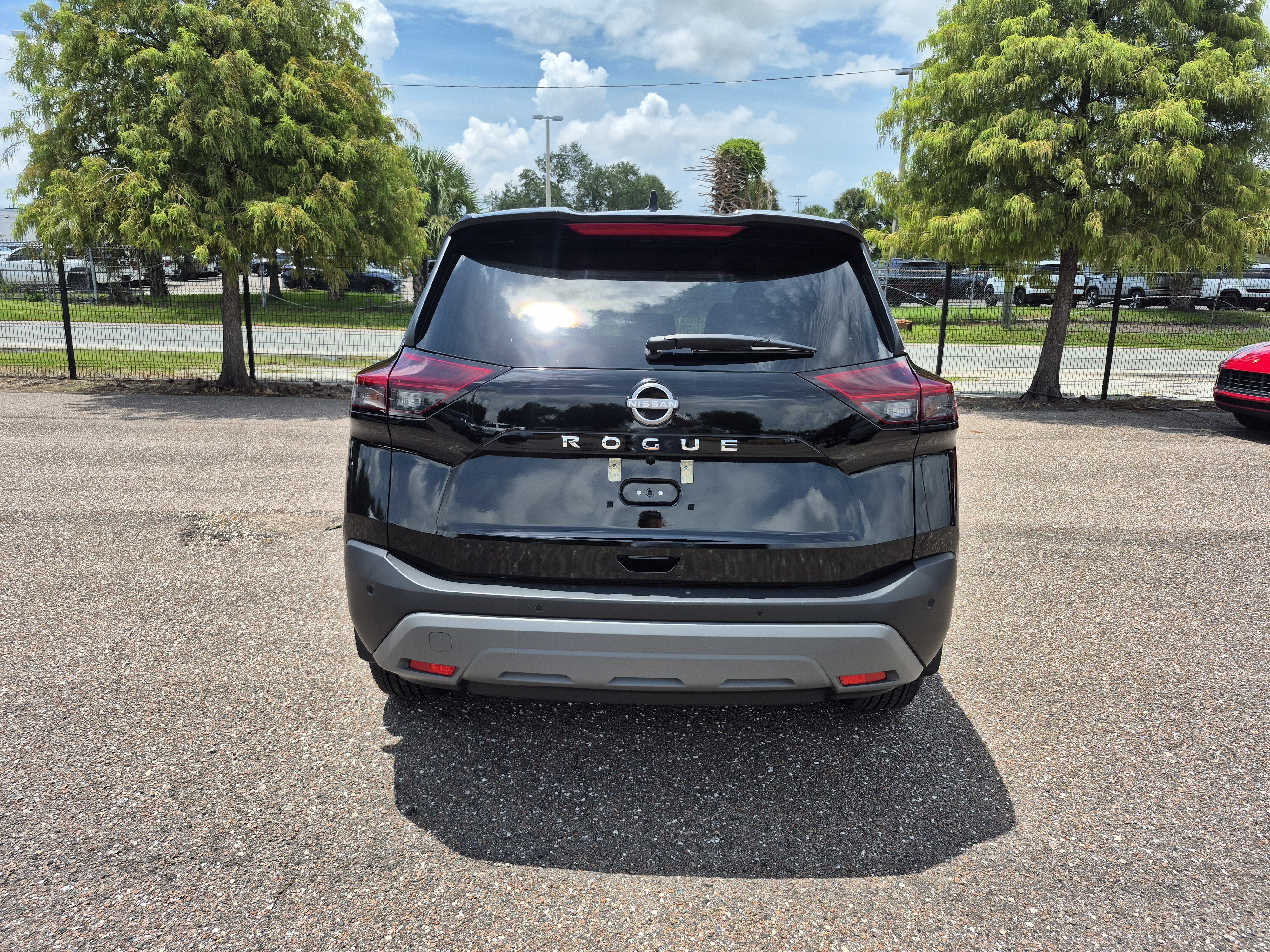 Used 2022 Nissan Rogue S FWD image 7