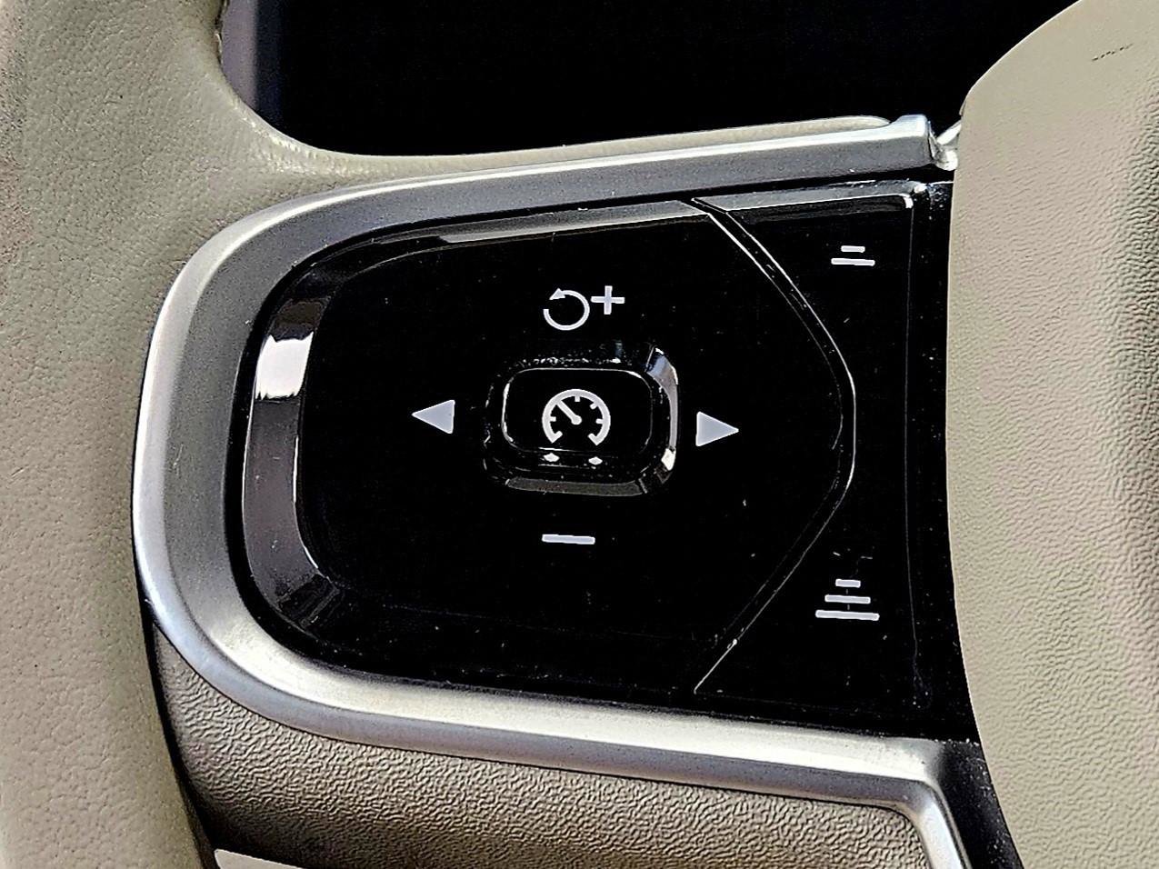 Used 2021 Volvo S60 T5 Momentum w/ Climate Package image 18