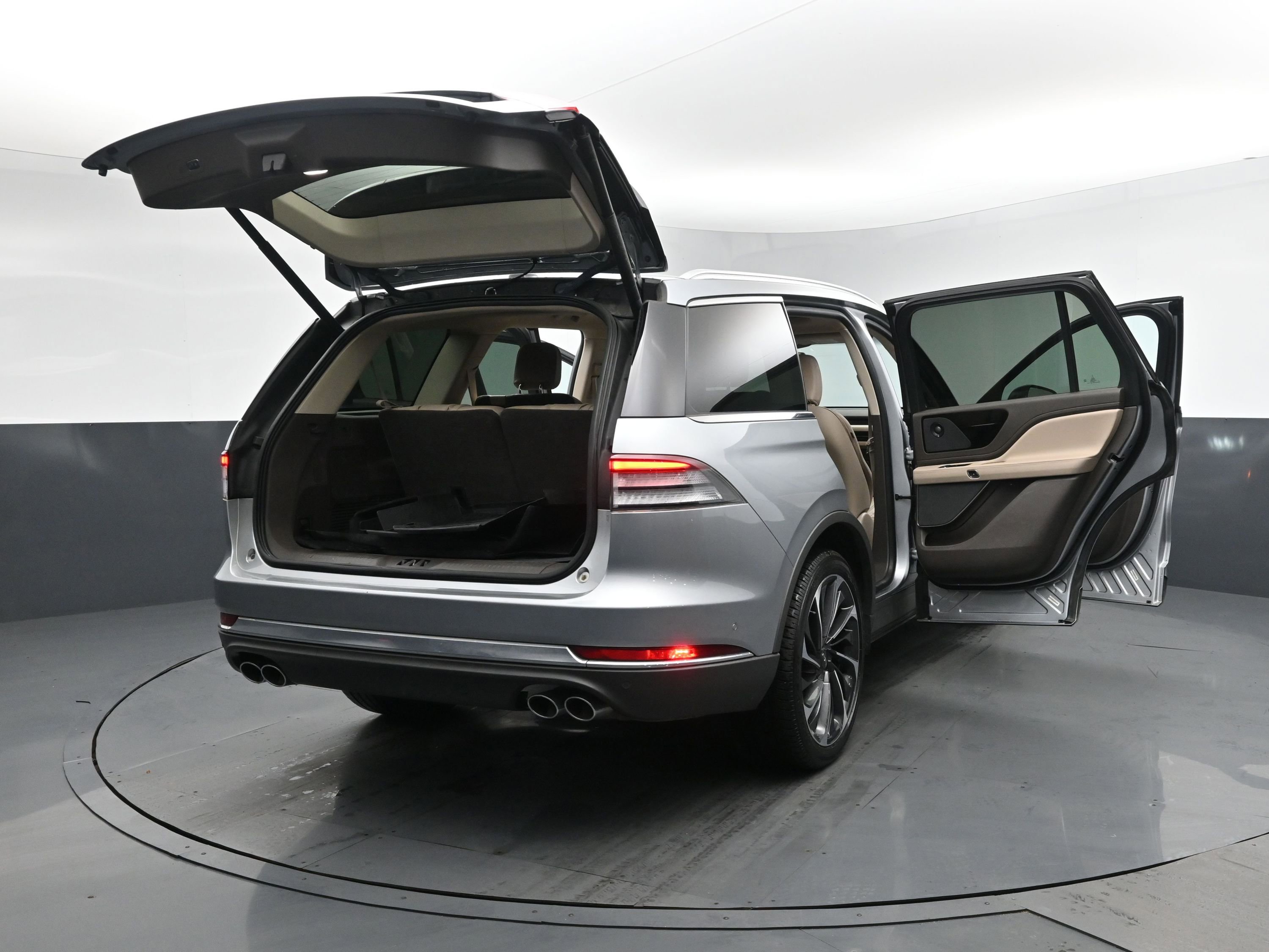 Used 2023 Lincoln Aviator Reserve w/ Equipment Group 201A image 28