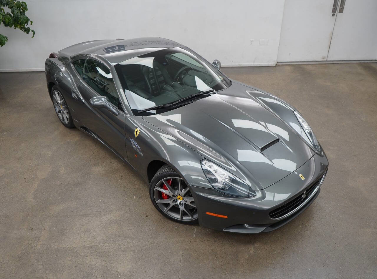 Used 2011 Ferrari California Base 2dr Convertible image 3
