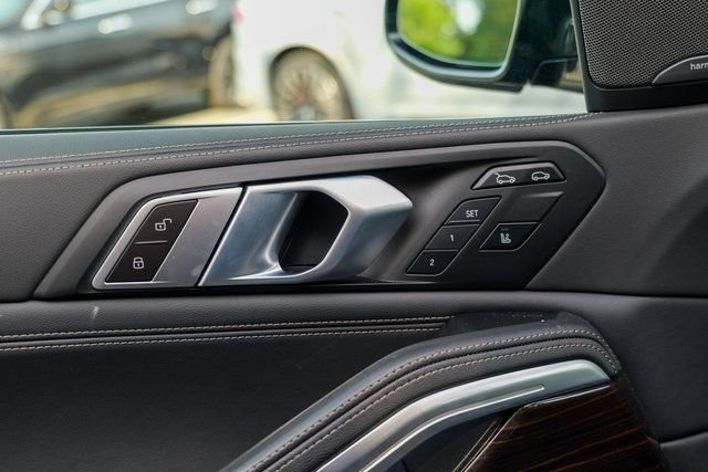 Used 2024 BMW X6 xDrive40i w/ Premium Package image 17