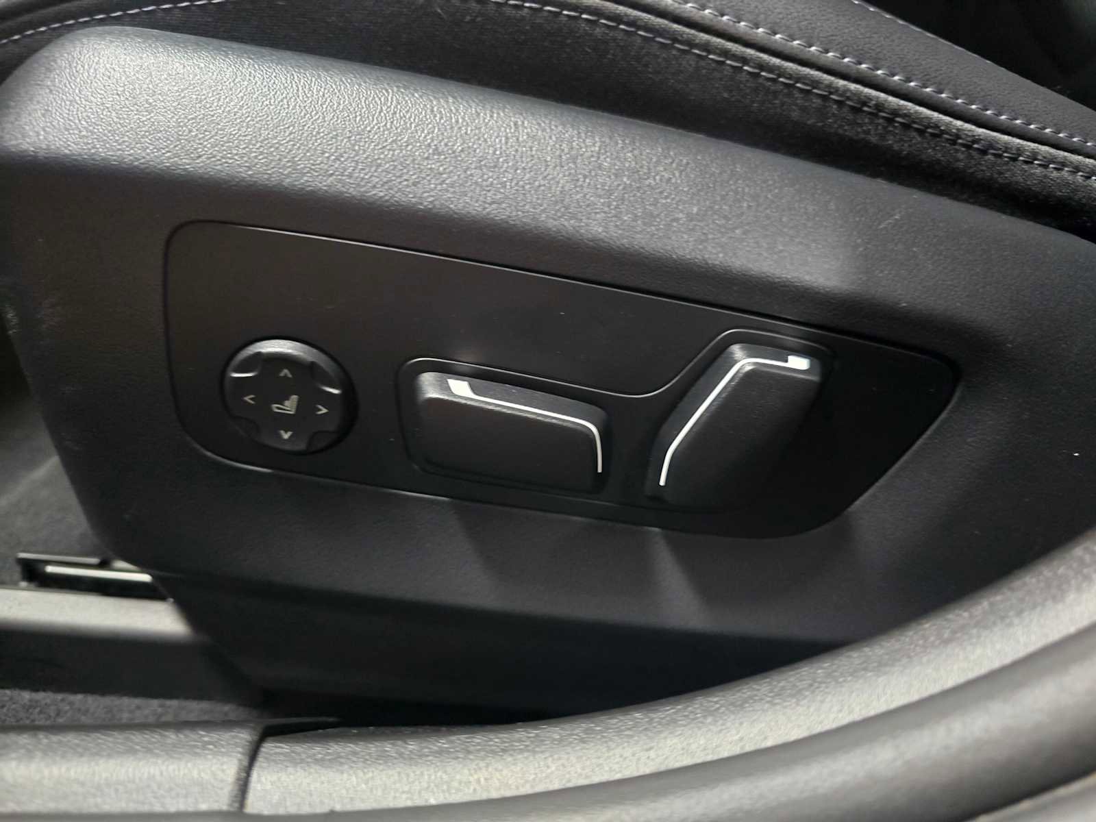 Used 2025 BMW i5 xDrive40 w/ Premium Package image 24