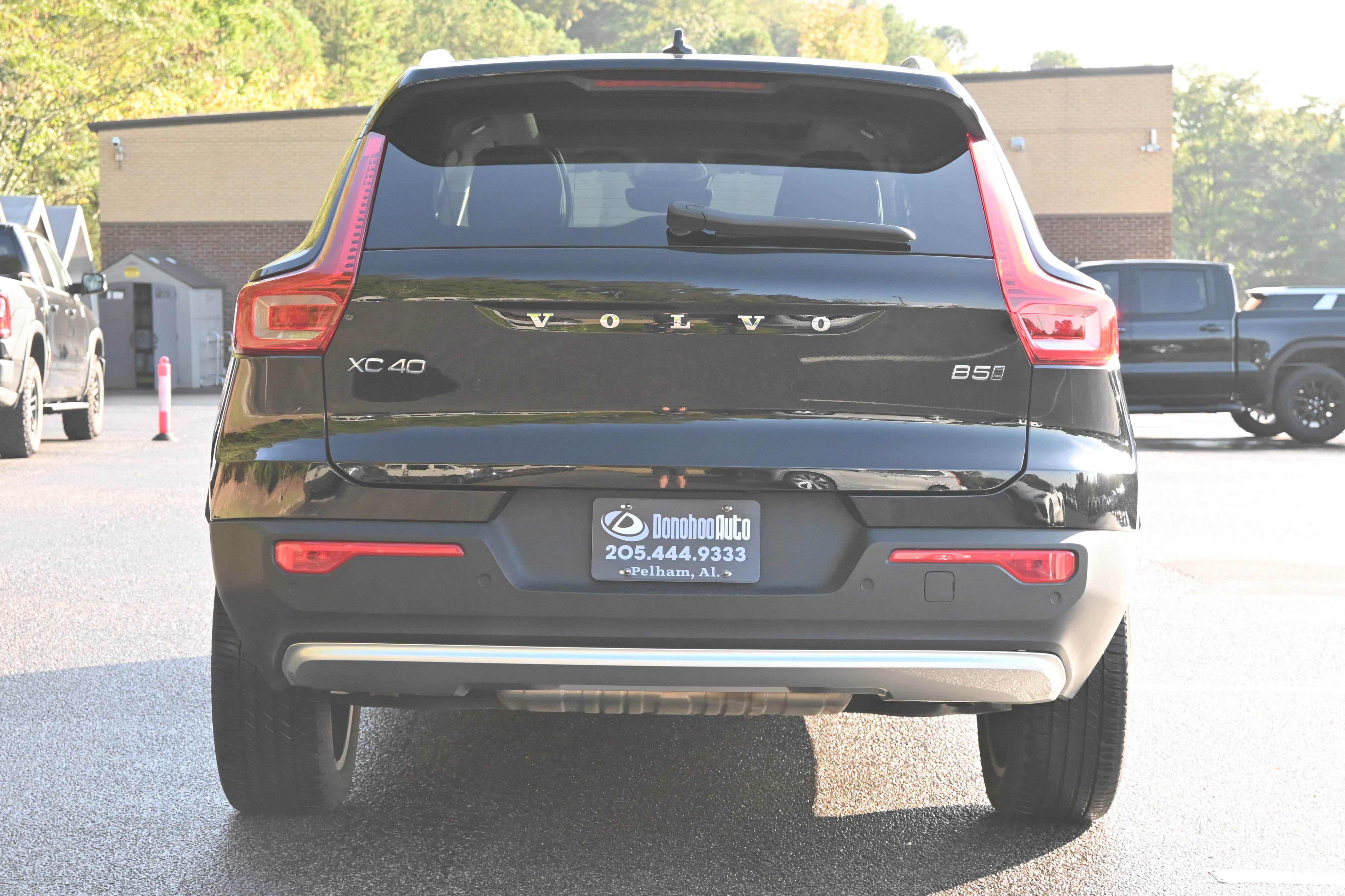 Used 2025 Volvo XC40 B5 Plus image 8