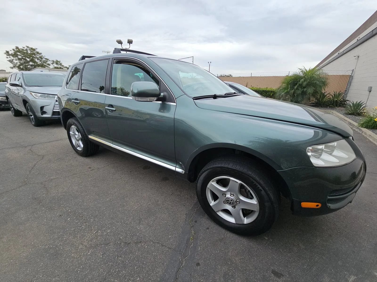 Used 2005 Volkswagen Touareg V6 AWD/4WD image 2