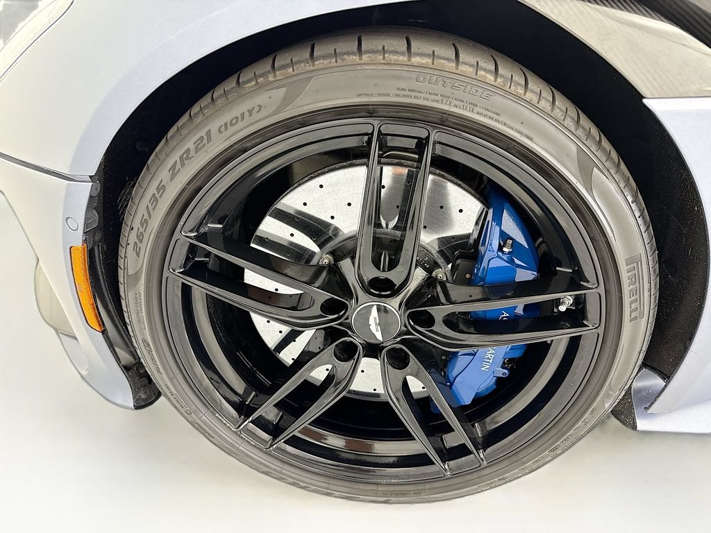 Used 2022 Aston Martin DBS Superleggera RWD image 27