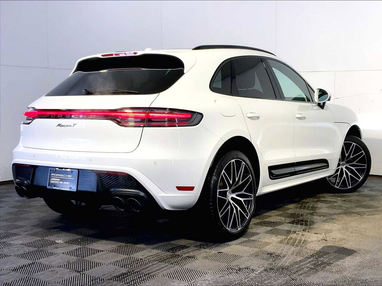 Certified 2023 Porsche Macan Turbo image 7