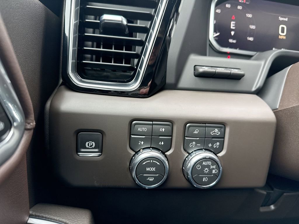 New 2026 GMC Sierra 3500 Denali w/ Denali Reserve Package image 18