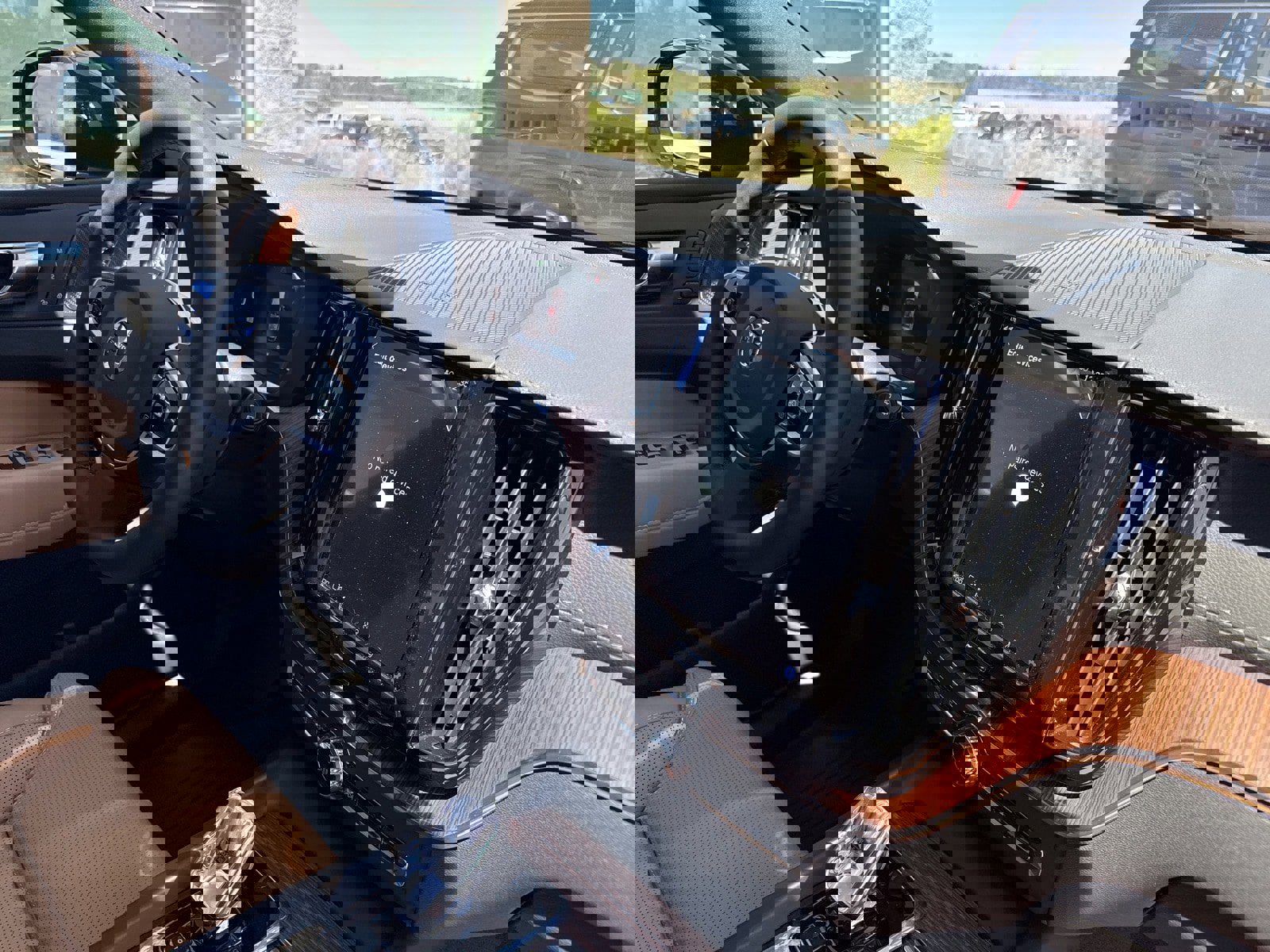 Certified 2025 Volvo XC60 B5 Ultra w/ Protection Package Premier image 17