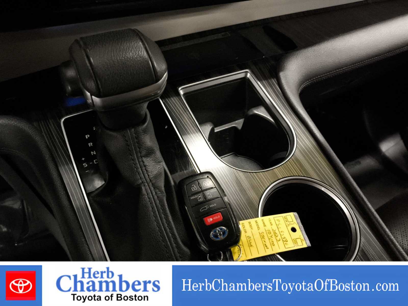 Used 2023 Toyota Sienna Platinum AWD/4WD image 13