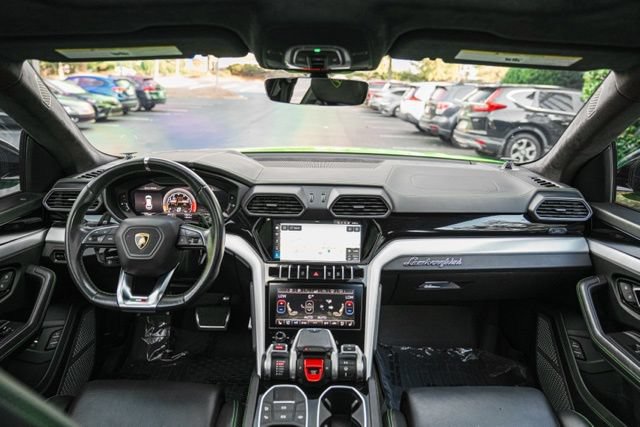 Used 2021 Lamborghini Urus AWD/4WD image 29
