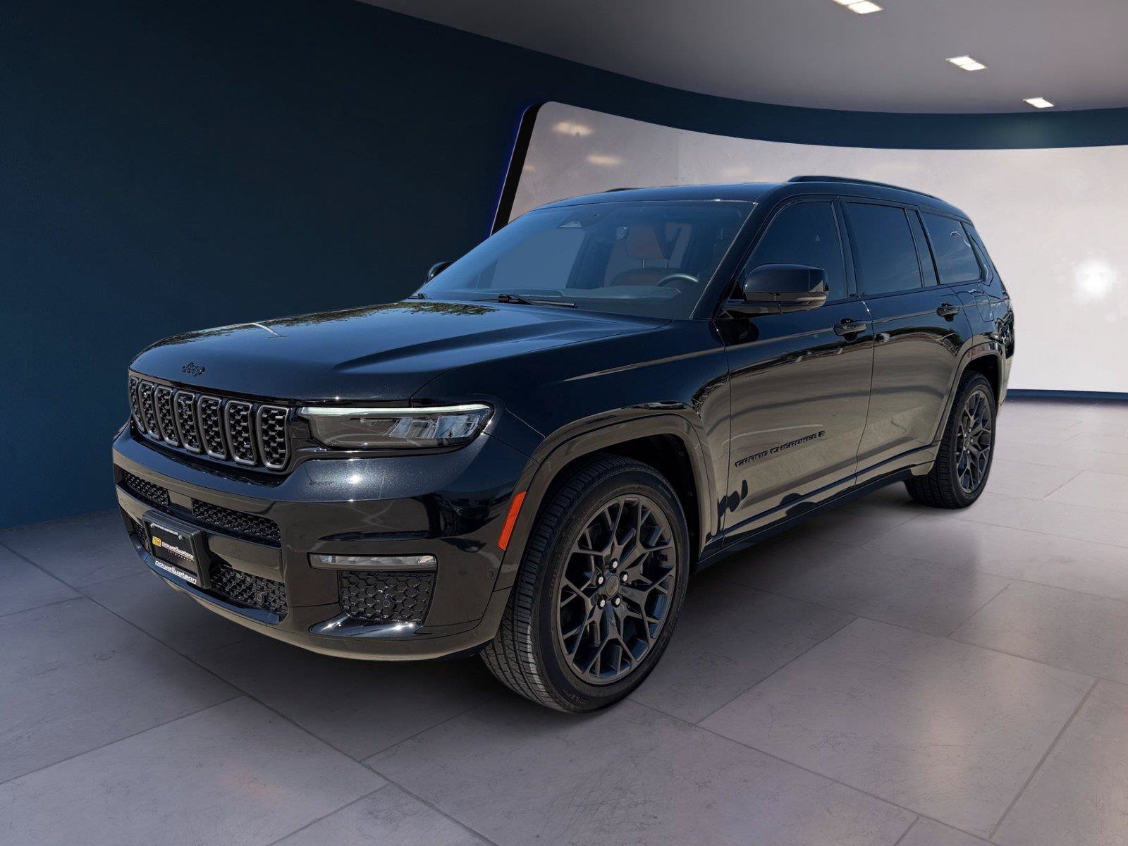 Used 2025 Jeep Grand Cherokee L Summit w/ Obsidian Package AWD/4WD image 1