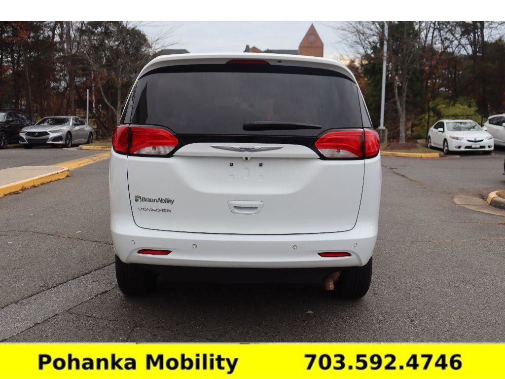 Used 2020 Chrysler Voyager L image 8