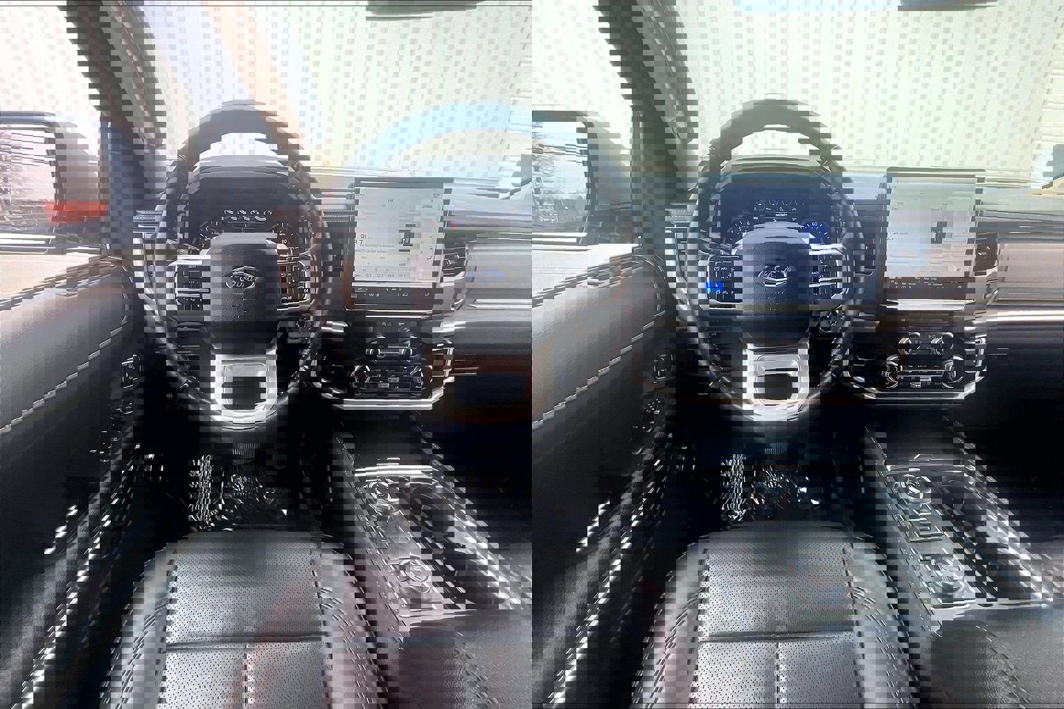 Used 2024 Ford Expedition XLT image 6