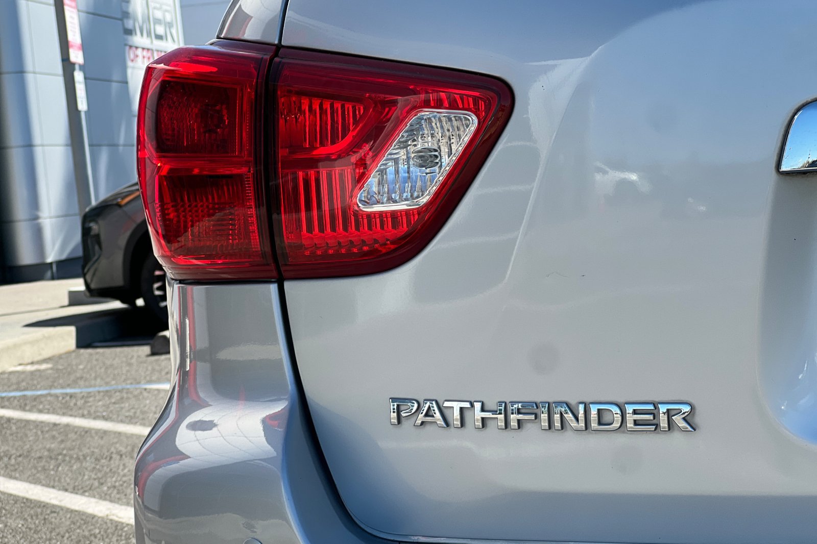 Used 2017 Nissan Pathfinder SL FWD image 34
