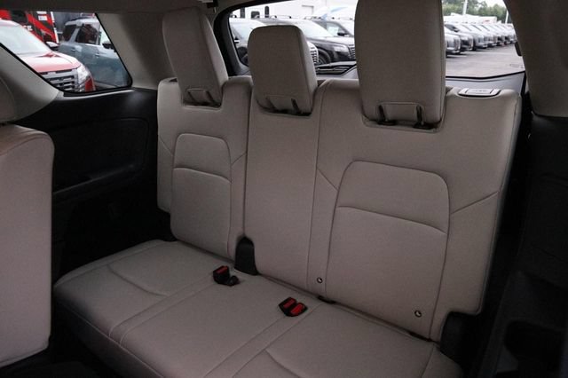 Certified 2025 Nissan Pathfinder SL AWD/4WD image 11