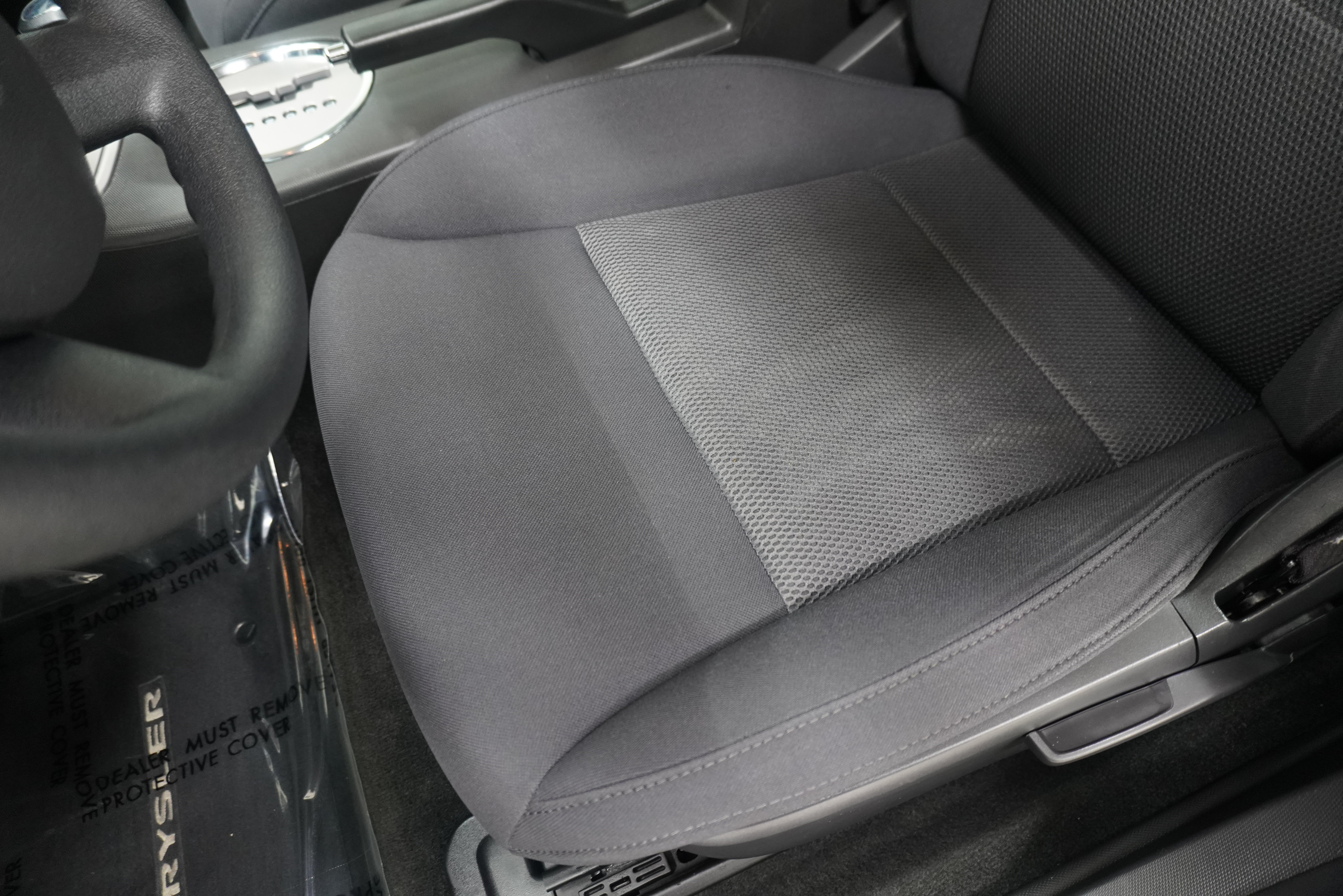 Used 2010 Chrysler Sebring Touring FWD image 11