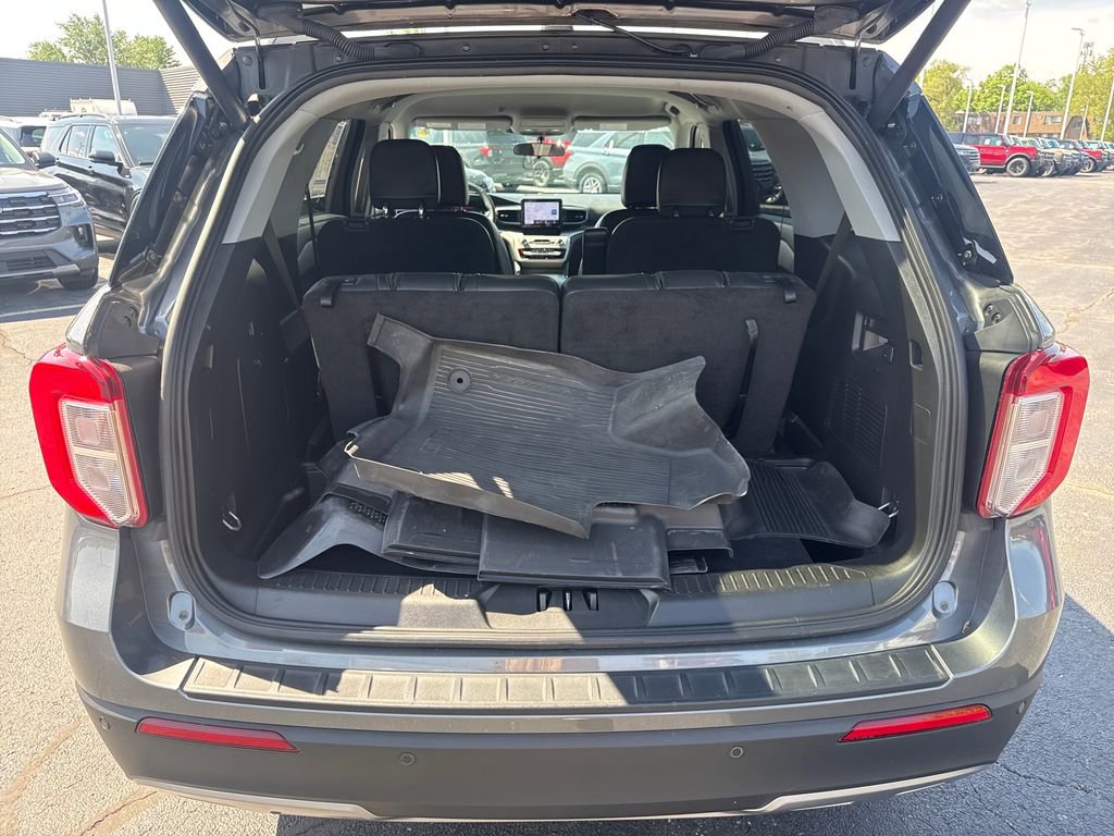 Used 2024 Ford Explorer XLT w/ Equipment Group 202A AWD/4WD image 13