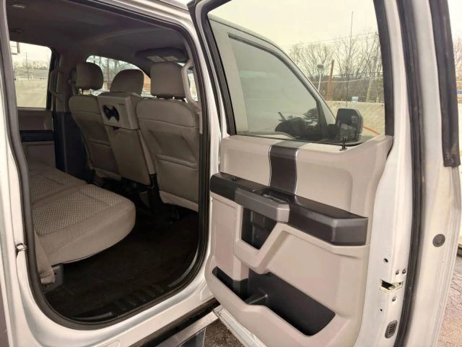 Used 2015 Ford F150 XLT image 21