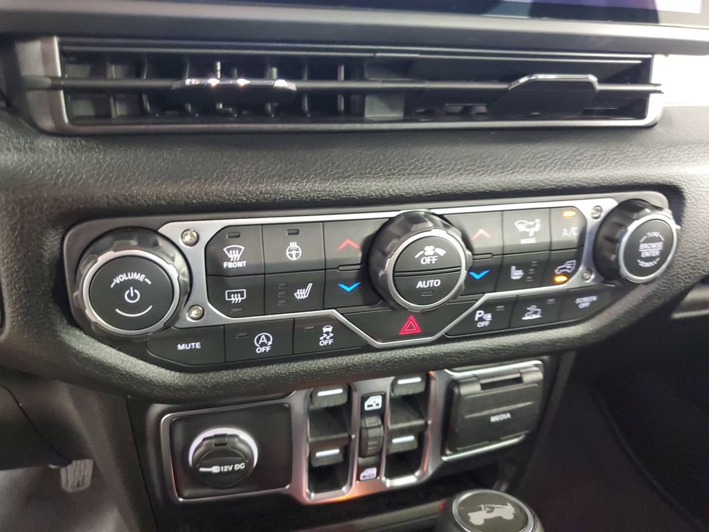 Used 2026 Jeep Wrangler Unlimited Sport AWD/4WD image 19