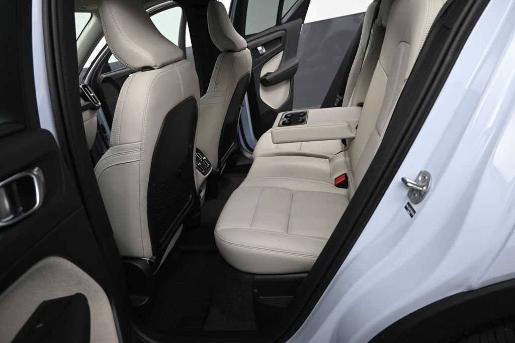 New 2026 Volvo XC40 B5 Plus w/ Protection Package Premier AWD/4WD image 14