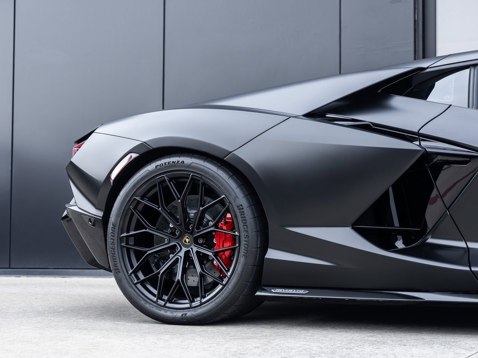Used 2024 Lamborghini Revuelto image 24
