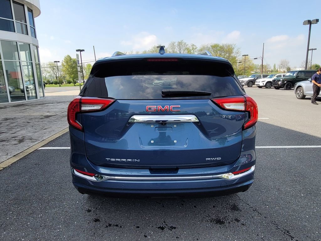 Used 2024 GMC Terrain Denali w/ Denali Premium Package image 4