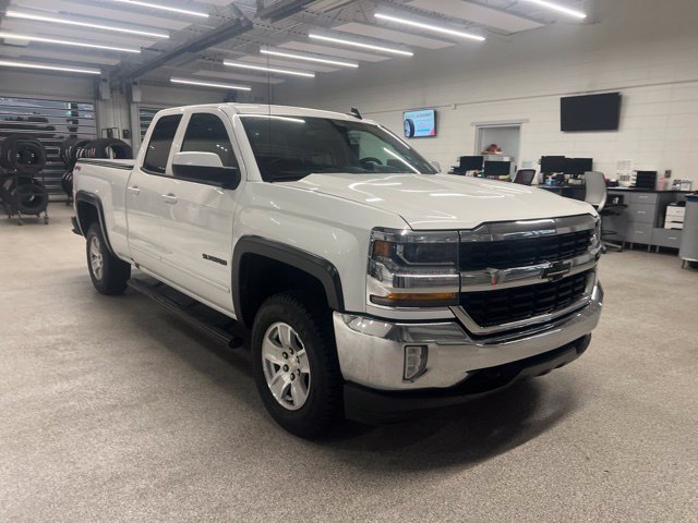 Used 2017 Chevrolet Silverado 1500 LT w/ All Star Edition AWD/4WD image 3