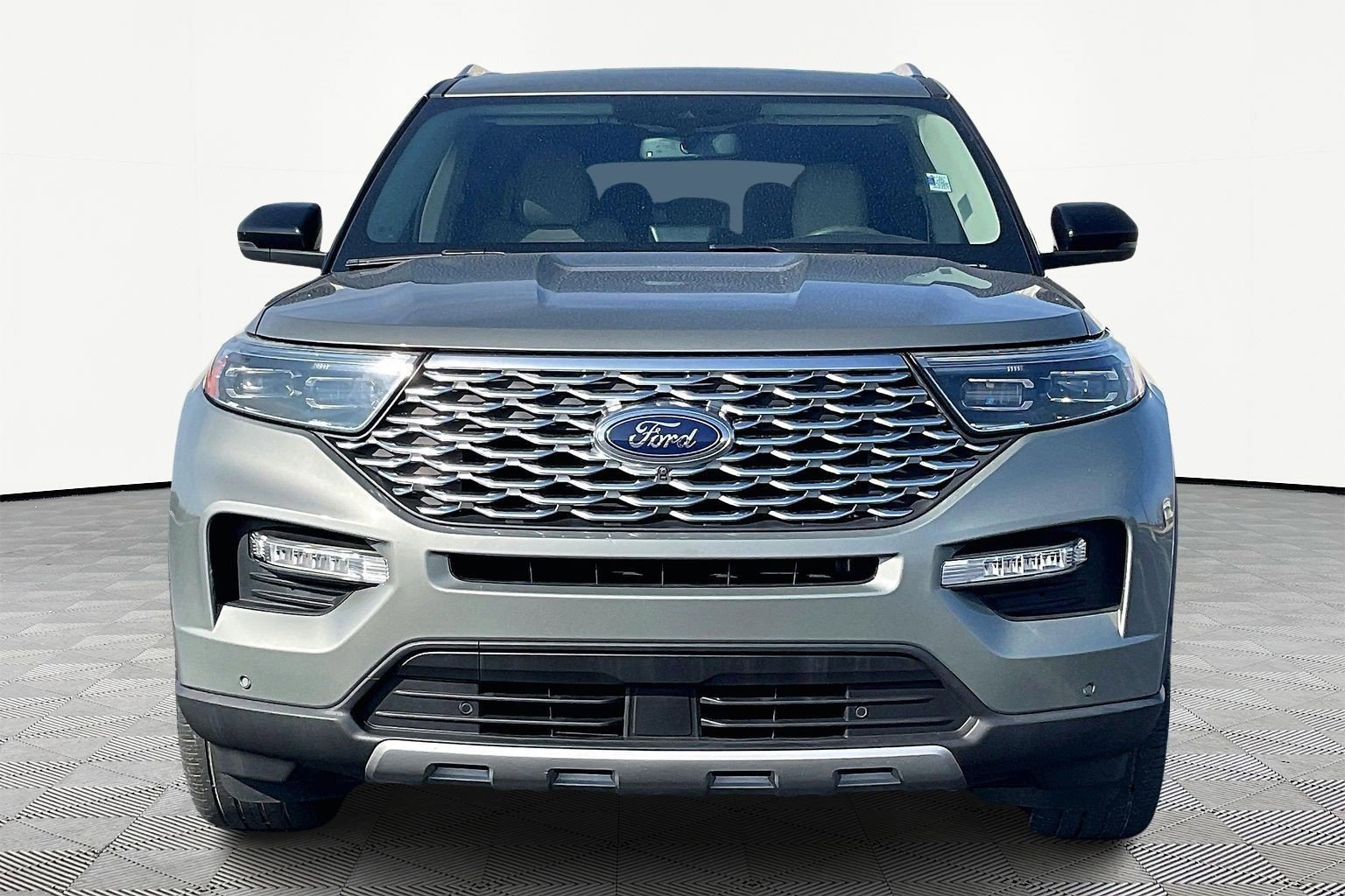 Used 2020 Ford Explorer Platinum w/ Premium Technology Package image 3