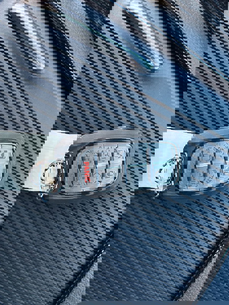 New 2026 Chrysler Pacifica Limited w/ Uconnect Theater Family Group image 28