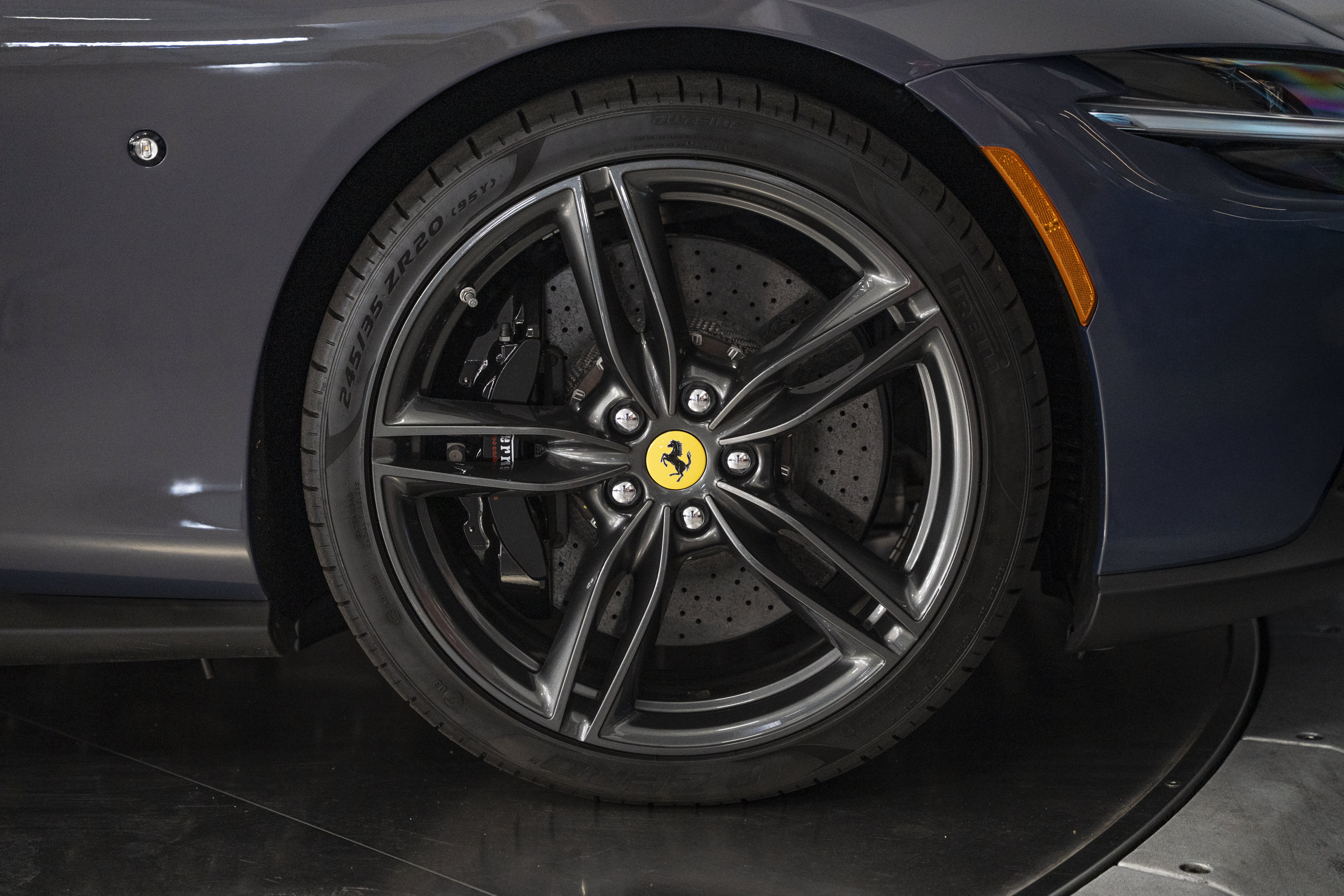 Used 2025 Ferrari Roma Spider RWD image 17