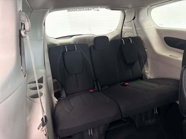Used 2023 Chrysler Voyager LX image 30