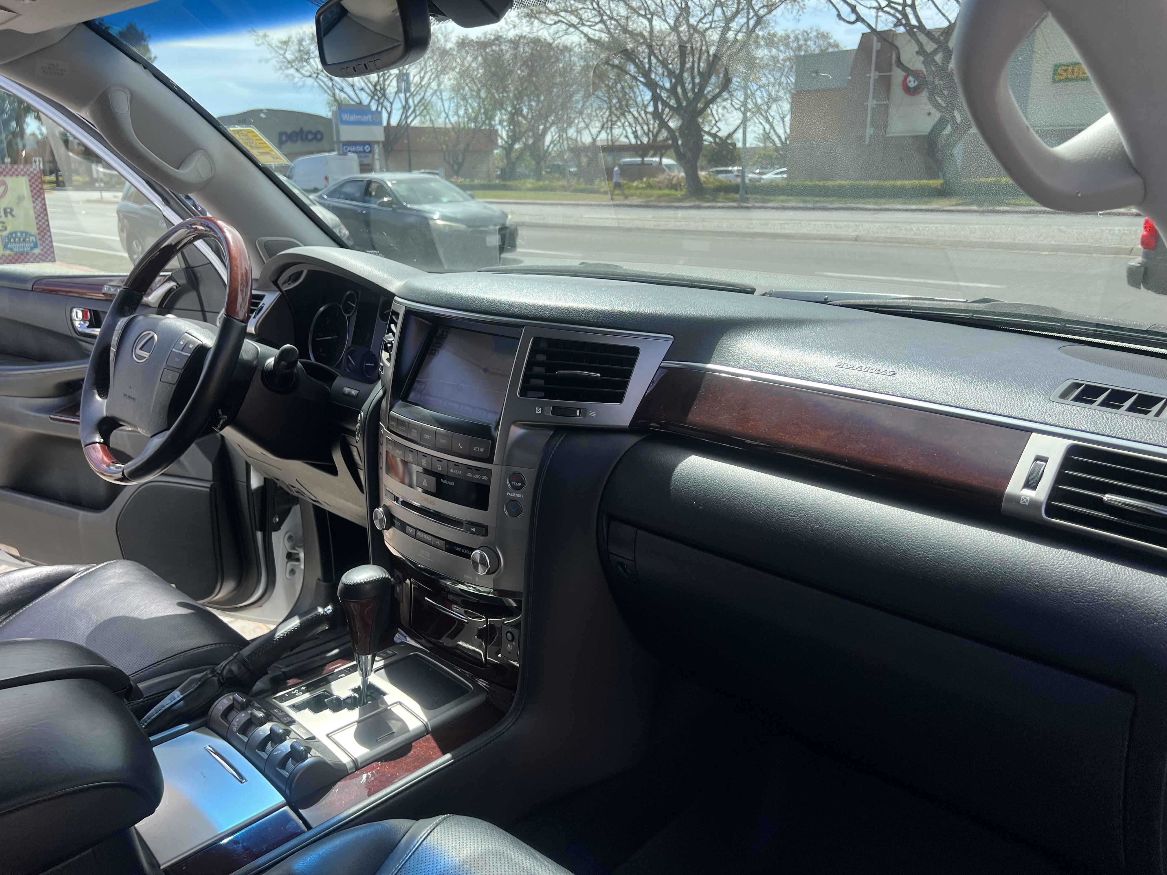 Used 2013 Lexus LX 570 4WD w/ Luxury Pkg image 42