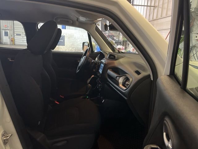 Used 2019 Jeep Renegade Latitude w/ Cold Weather Group image 25