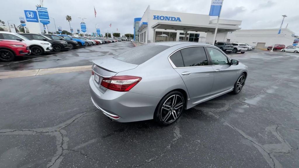 Used 2017 Honda Accord Sport image 8