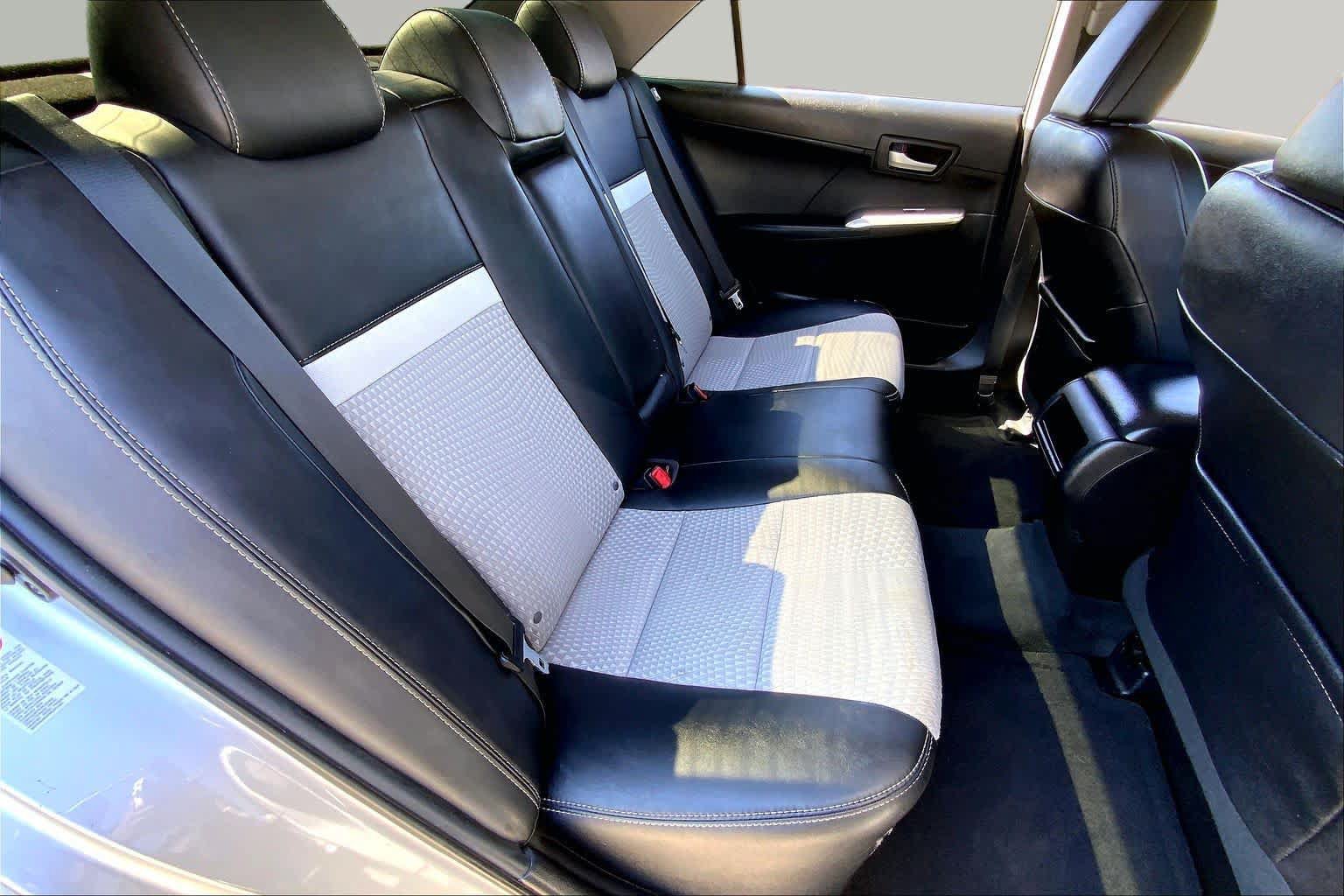 Used 2013 Toyota Camry SE FWD image 19
