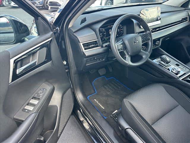 Used 2025 Mitsubishi Outlander ES AWD/4WD image 11