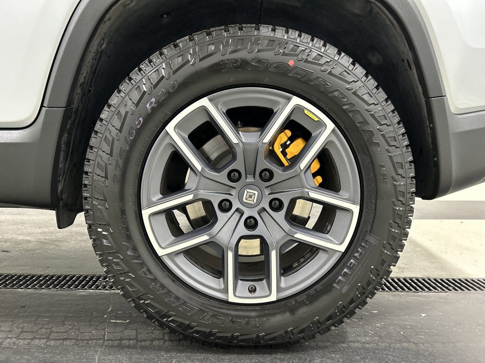 Used 2022 Rivian R1T Adventure image 10