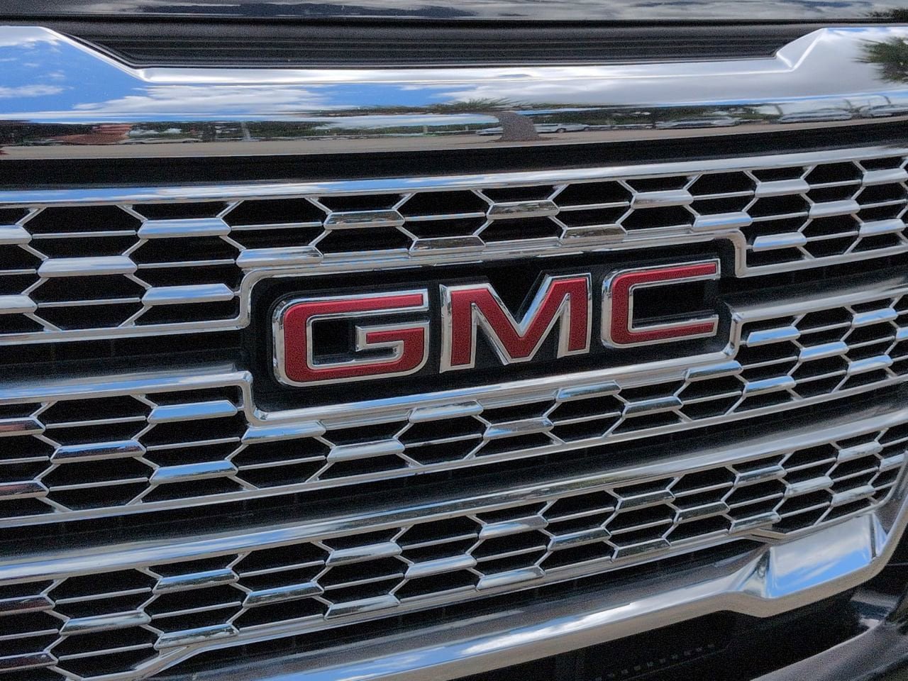 Used 2022 GMC Canyon Denali w/ Denali Black Edition Package AWD/4WD image 6