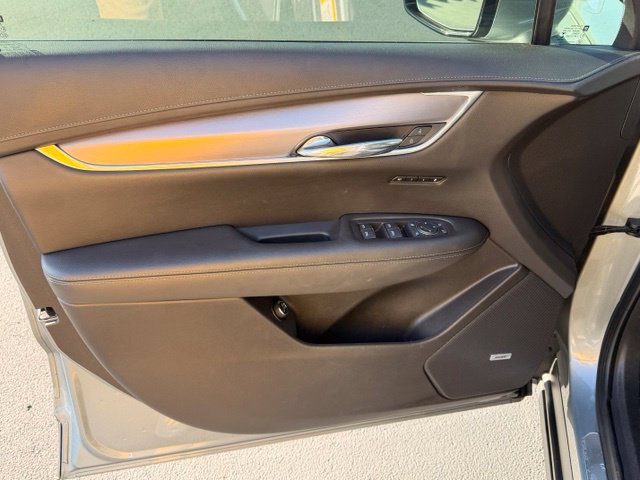 Used 2023 Cadillac XT6 Luxury AWD/4WD image 5